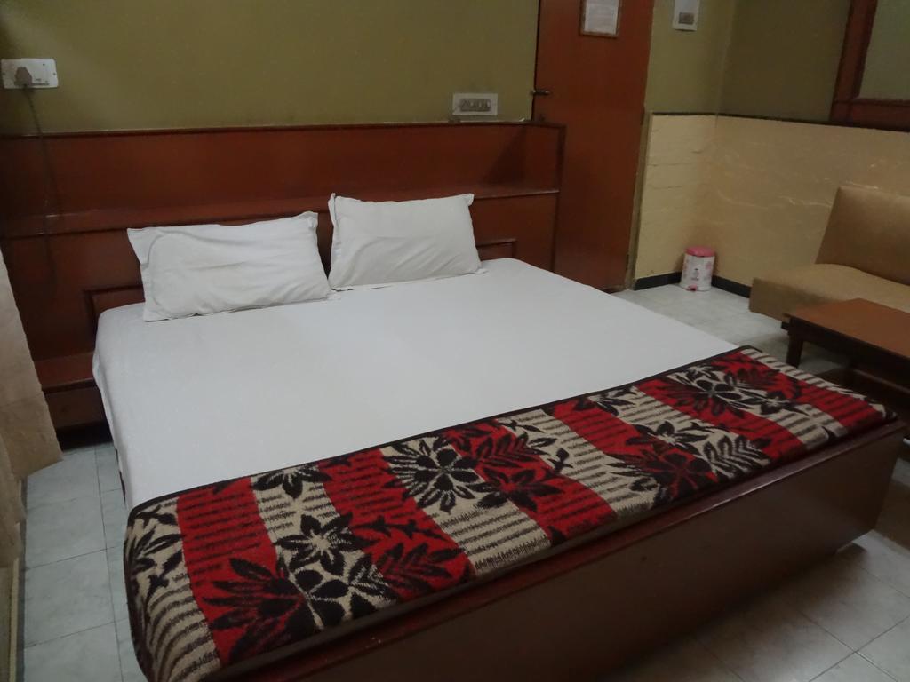 Hotel Happy Home Мумбаї Екстер'єр фото