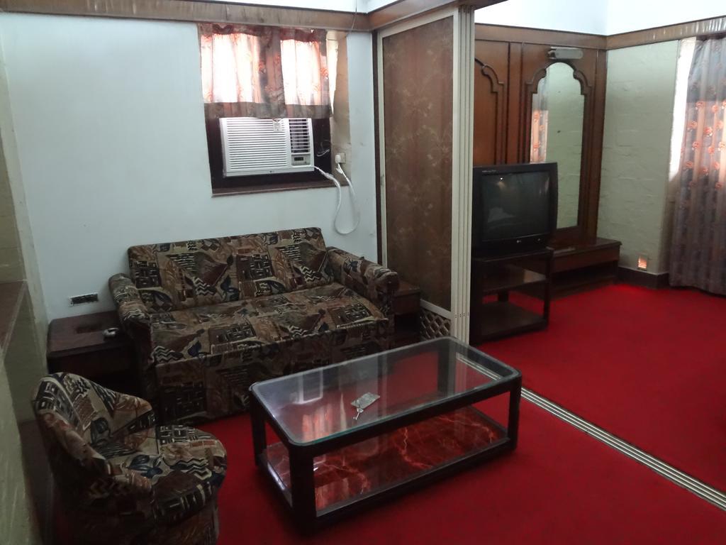 Hotel Happy Home Мумбаї Екстер'єр фото