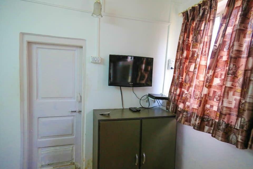 Hotel Happy Home Мумбаї Екстер'єр фото
